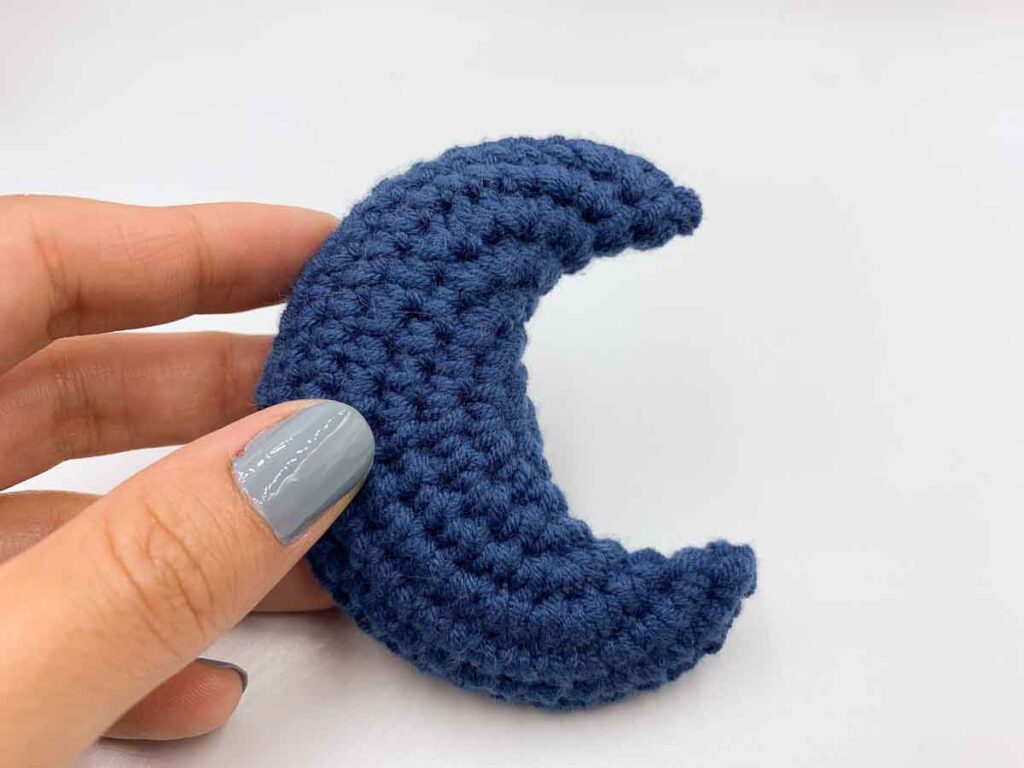 Half Moon Pillow: Crochet pattern
