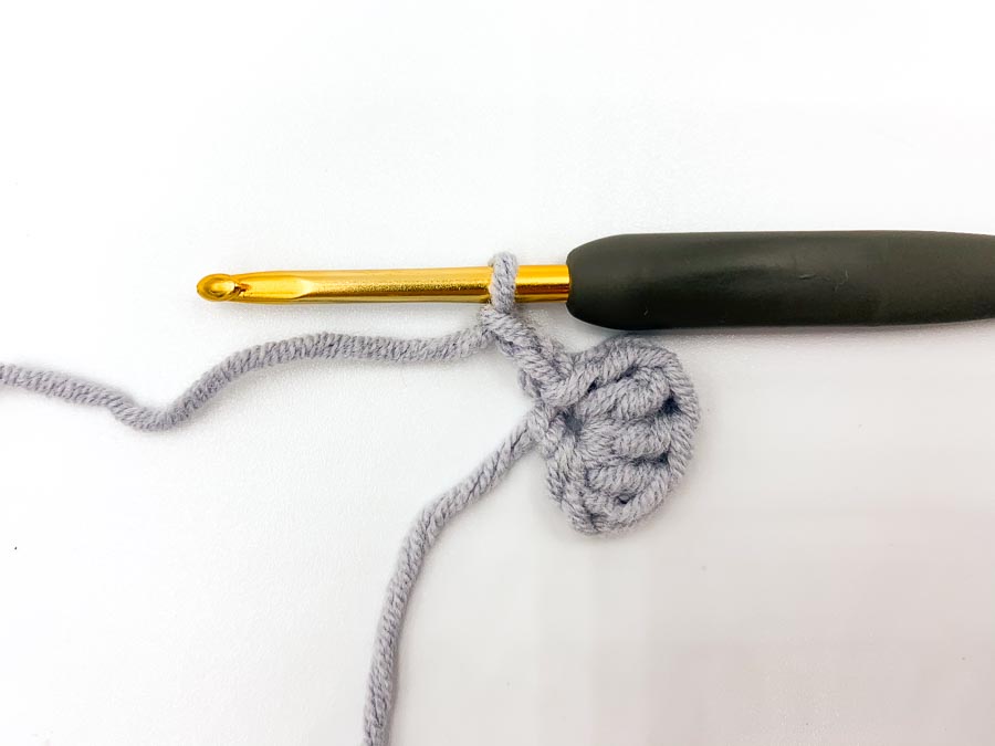 Bow-crochet-pattern-step-3