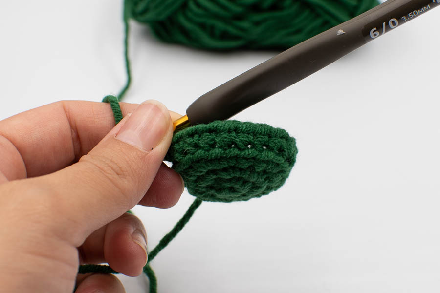 crochet-santa-bag-and-gift-pattern-18