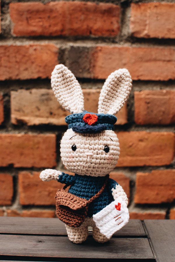Jojo the mailman bunny amigurumi pattern-43