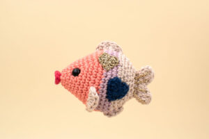 Kissing fish amigurumi pattern-17