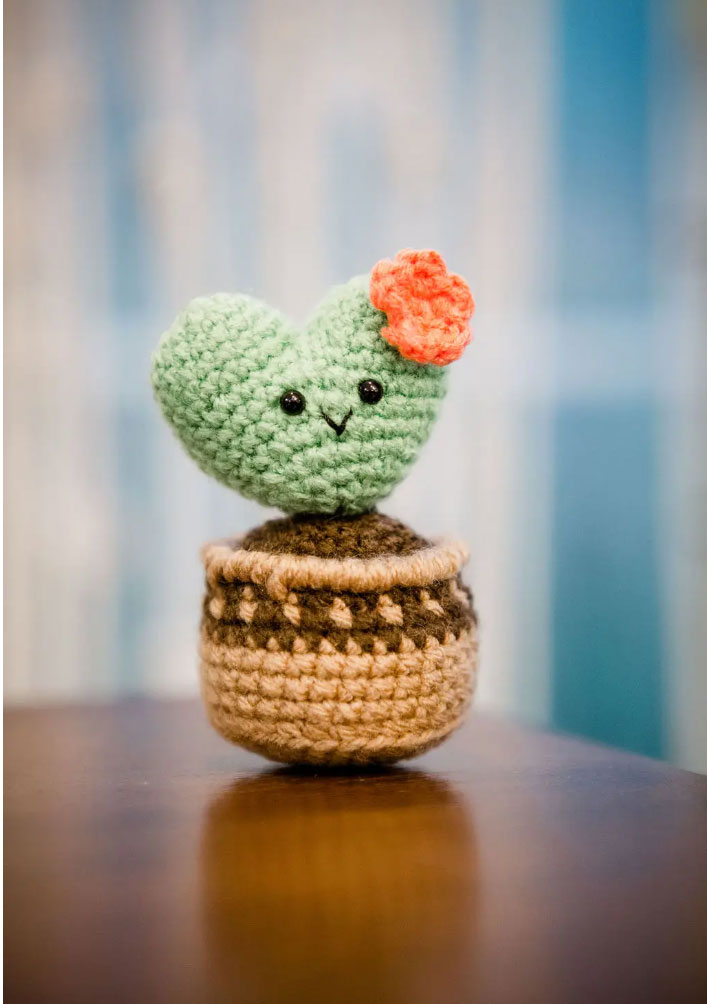 crochet-heart-cactus-pattern